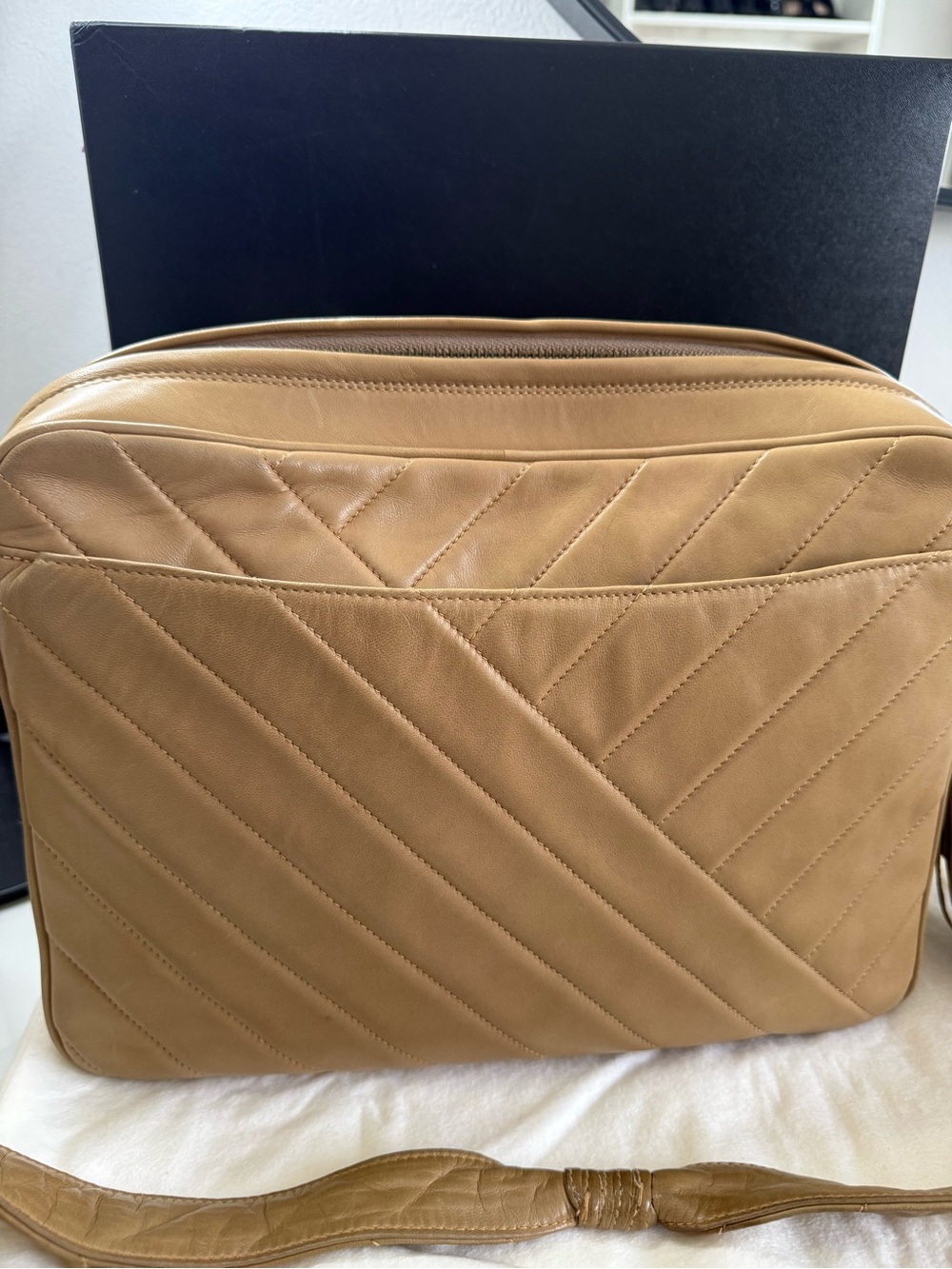 Chanel Vintage Beige Large Lambskin Camera Bag - Picture 12 of 15